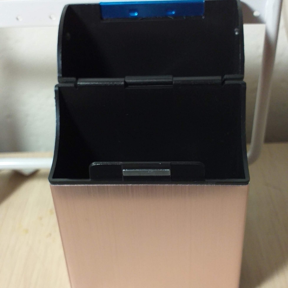 Rose gold cigarettein box/ stand-up cigarette case